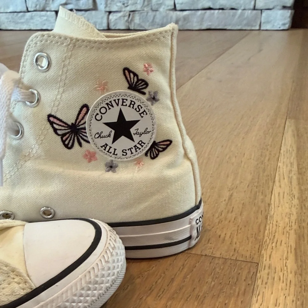 Converse Kids Cream High-Top Sneakers with Pink Butterfly Embroidery